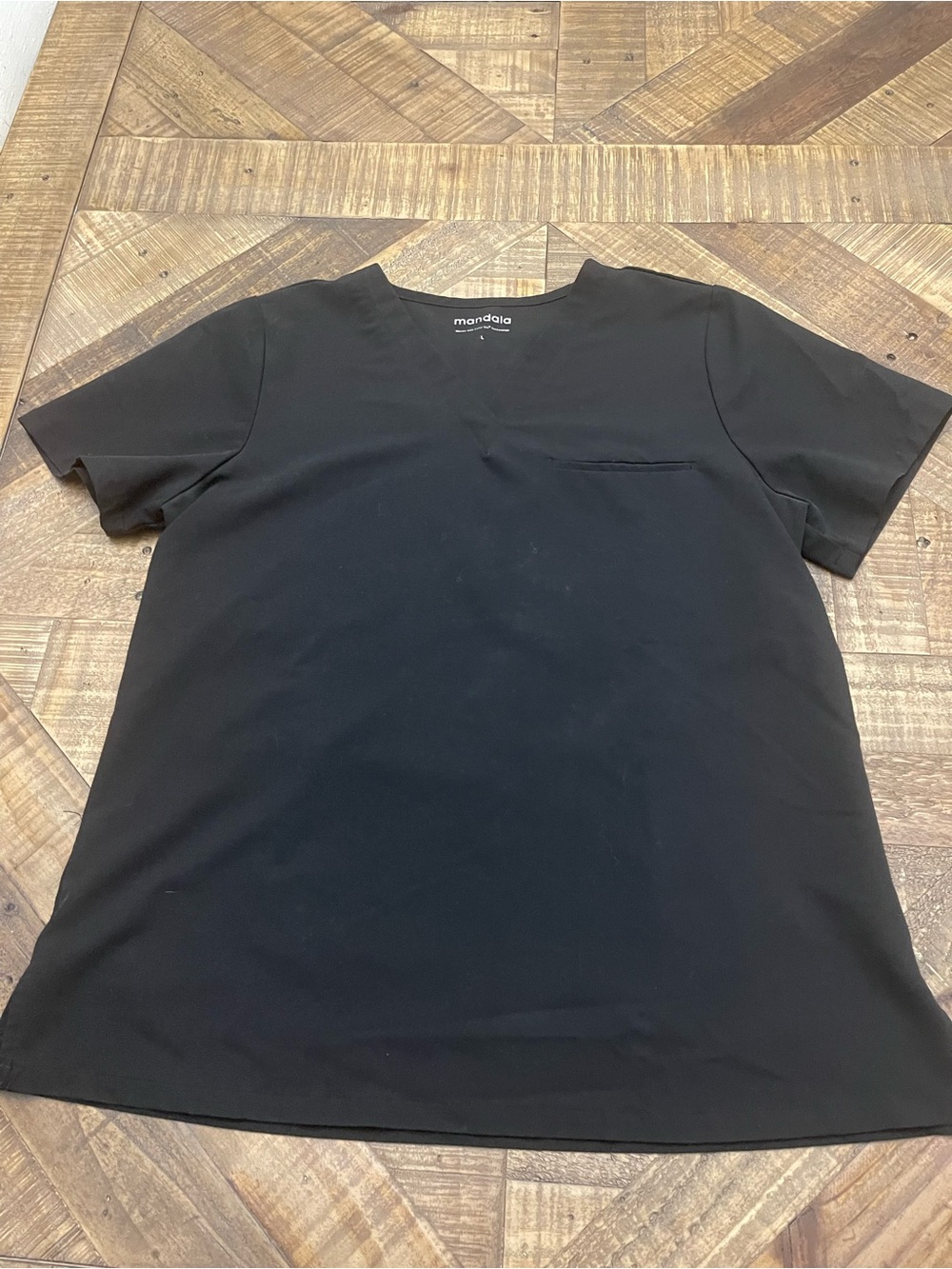Mandala Women's Black One-Pocket V-Neck Scrub Top - Size Large (L)